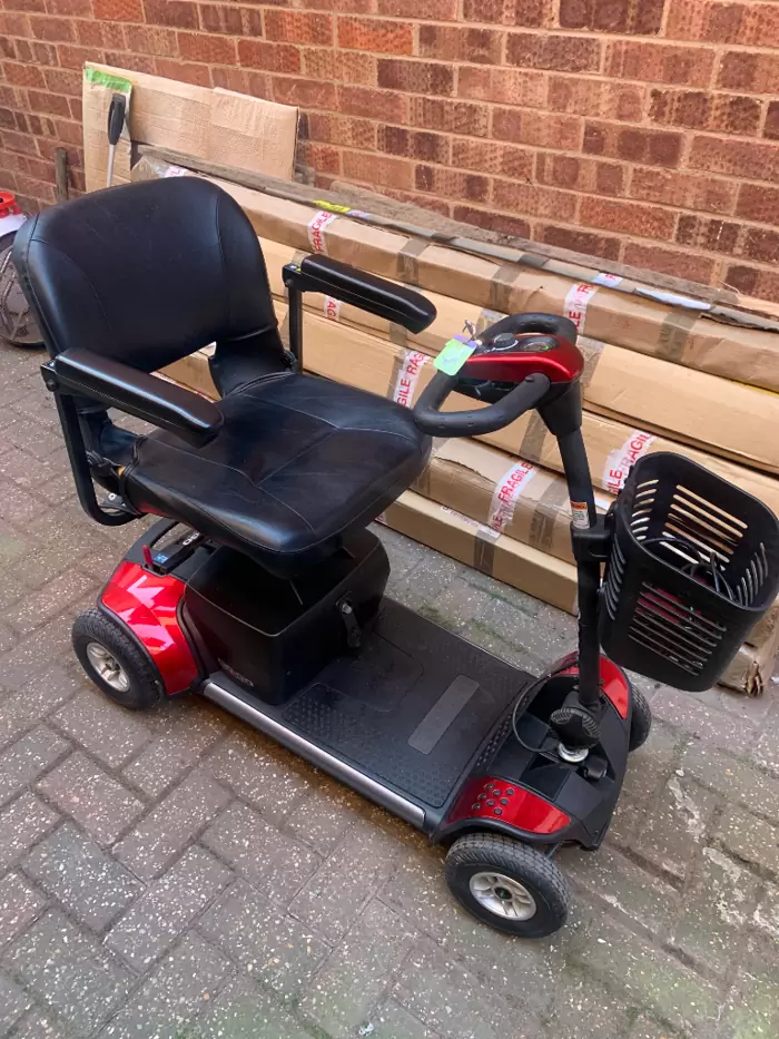 £400.00 Go Go Elite mobility scooter