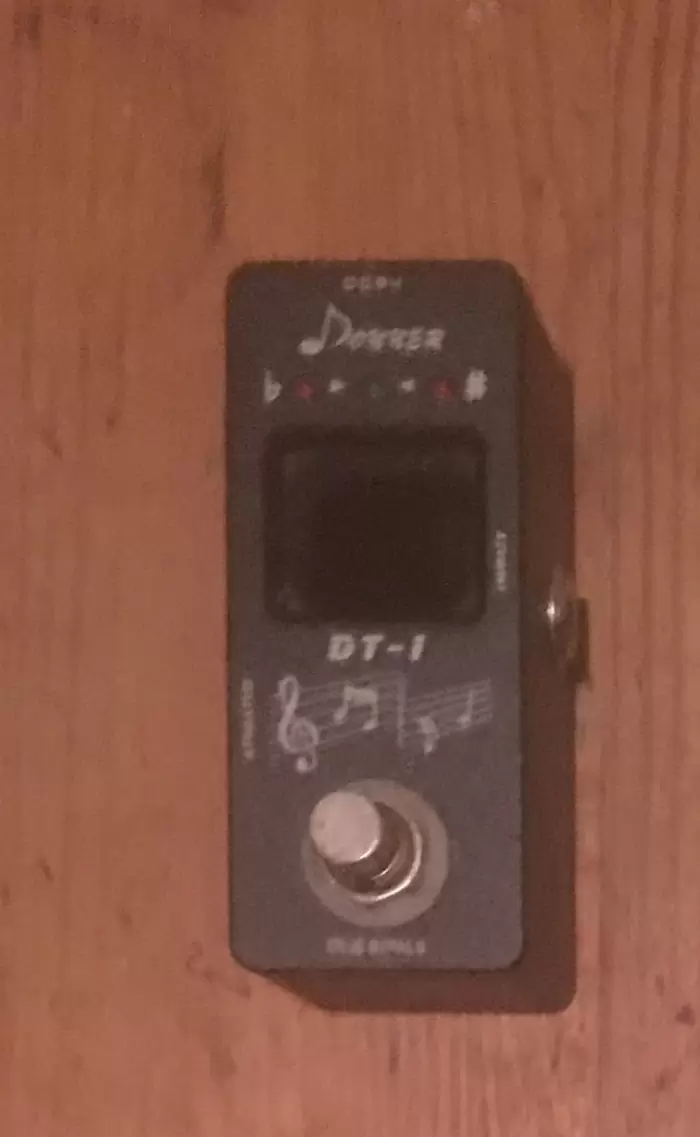 £15.00 Guitar tuner pedal by Donner