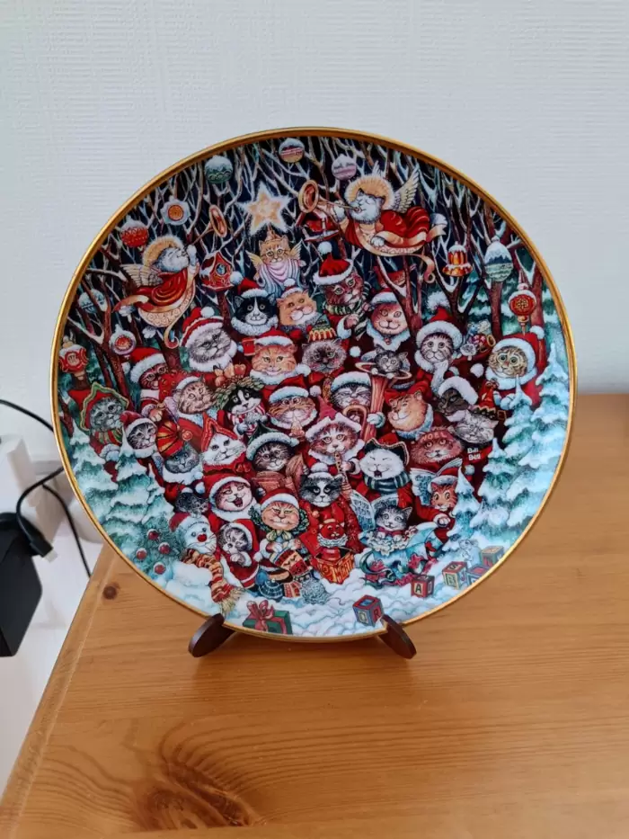 £10.00 SANTA CLAWS PLATE | in Bexhill-on-Sea, East Sussex