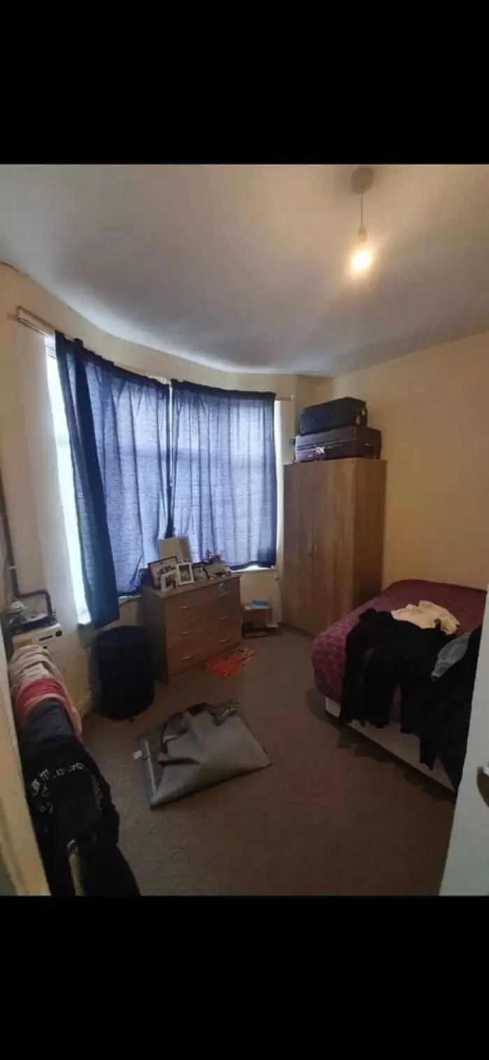 £350.00pm Single room, close to The University Of Teesside and town,bills incl.