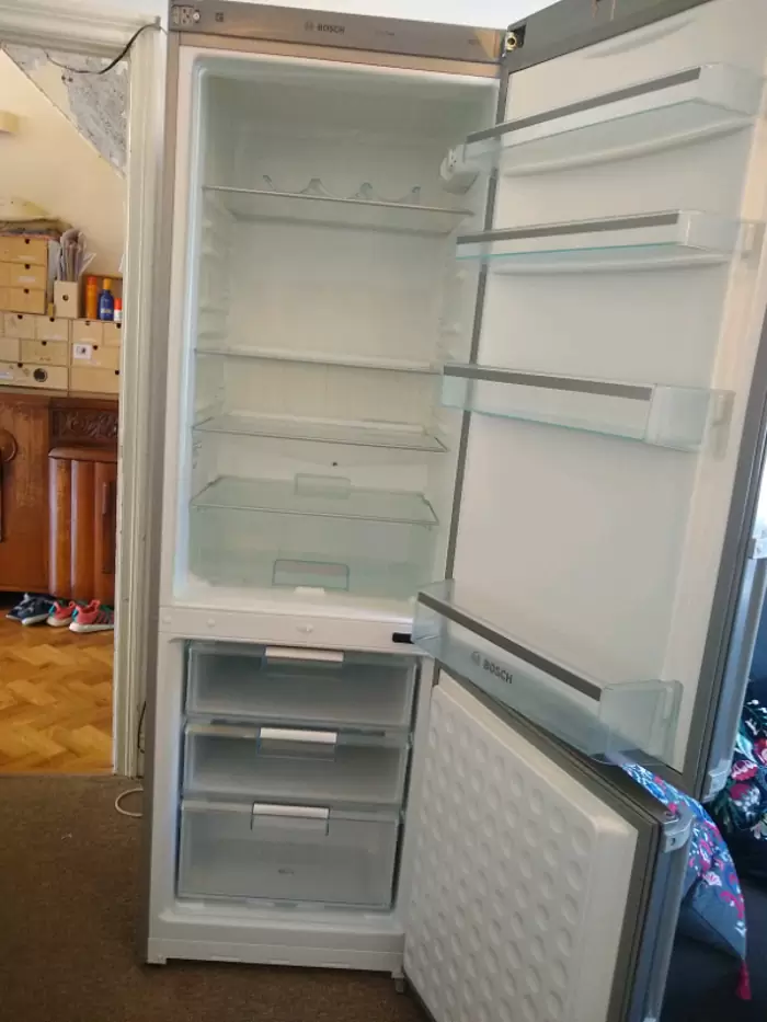 £1.00 Freezer (fridge doesn't work very well)