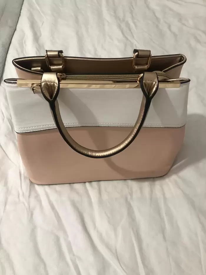 £10.00 Pastel pink handbag with strap
