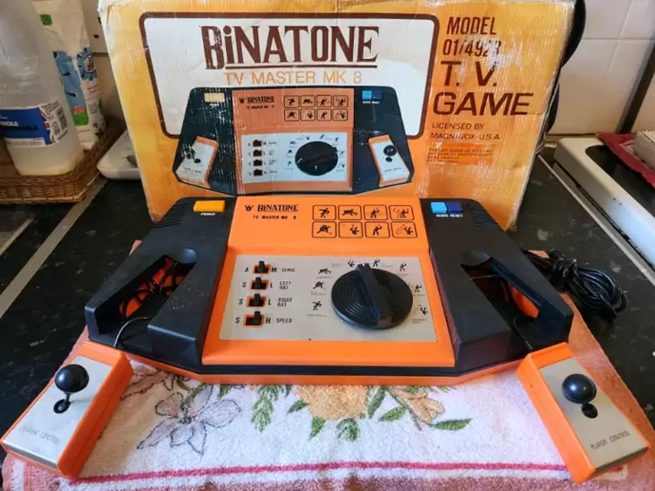 £30.00 1970s tv video game and controllers